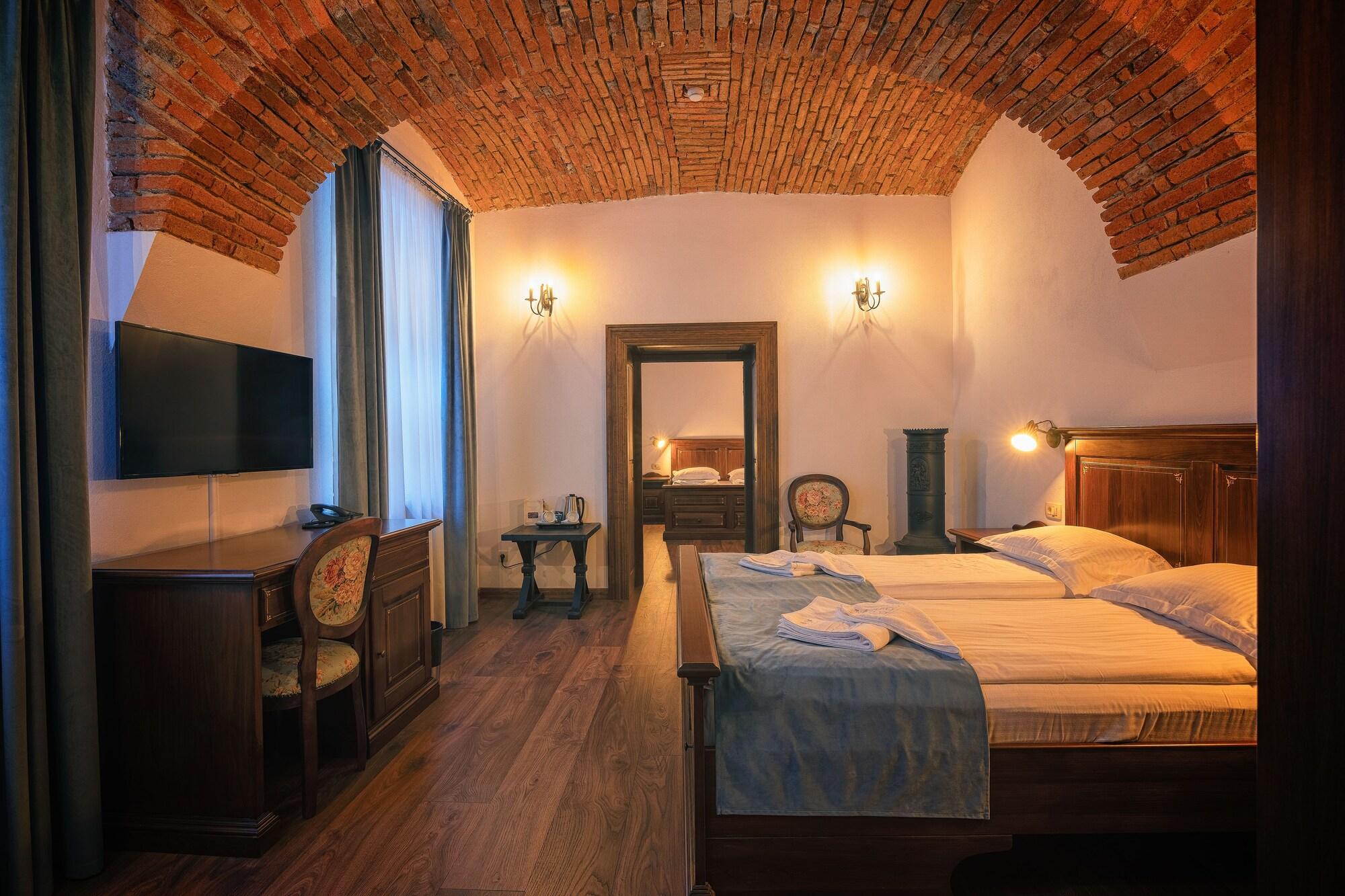 Hotel Boutique Casa Chitic -Hotel And Restaurant Str Johann Gott Nr7 Brasov Ngoại thất bức ảnh