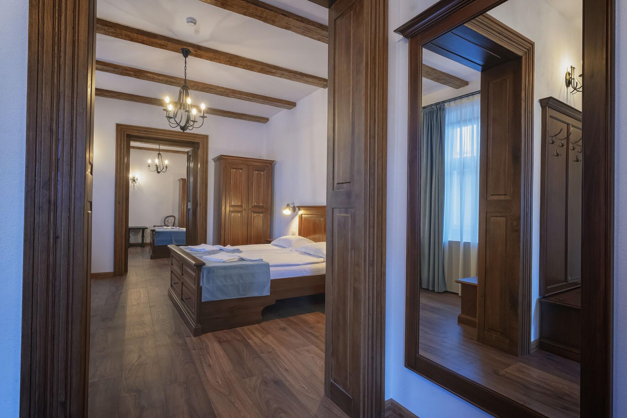 Hotel Boutique Casa Chitic -Hotel And Restaurant Str Johann Gott Nr7 Brasov Ngoại thất bức ảnh