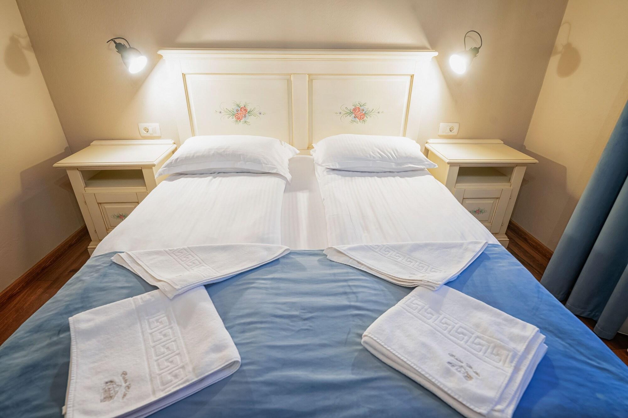 Hotel Boutique Casa Chitic -Hotel And Restaurant Str Johann Gott Nr7 Brasov Ngoại thất bức ảnh