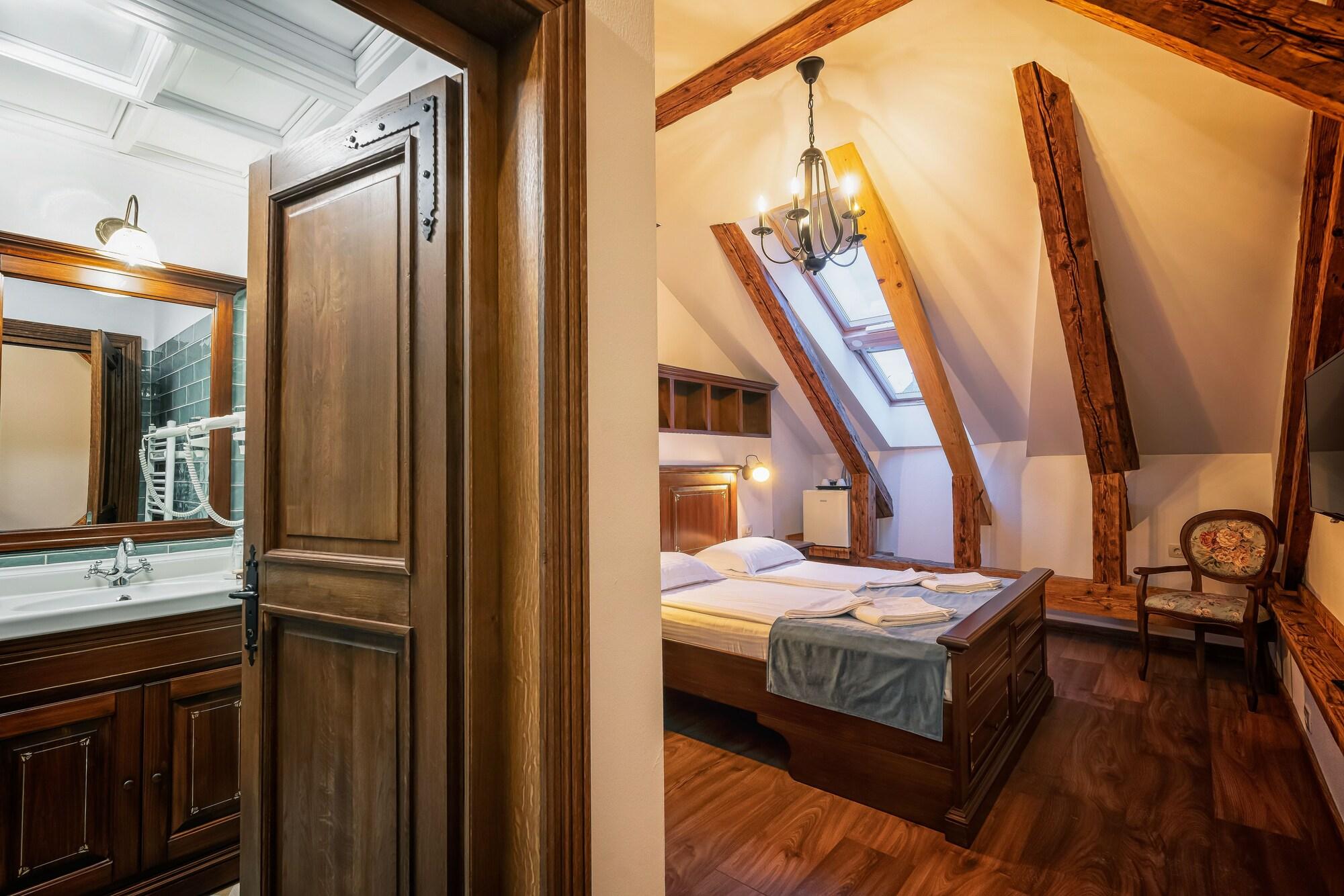 Hotel Boutique Casa Chitic -Hotel And Restaurant Str Johann Gott Nr7 Brasov Ngoại thất bức ảnh