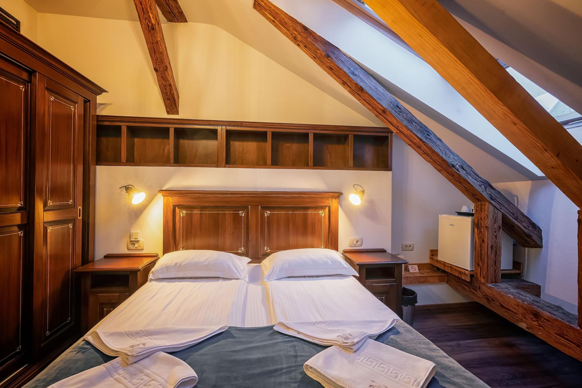 Hotel Boutique Casa Chitic -Hotel And Restaurant Str Johann Gott Nr7 Brasov Ngoại thất bức ảnh
