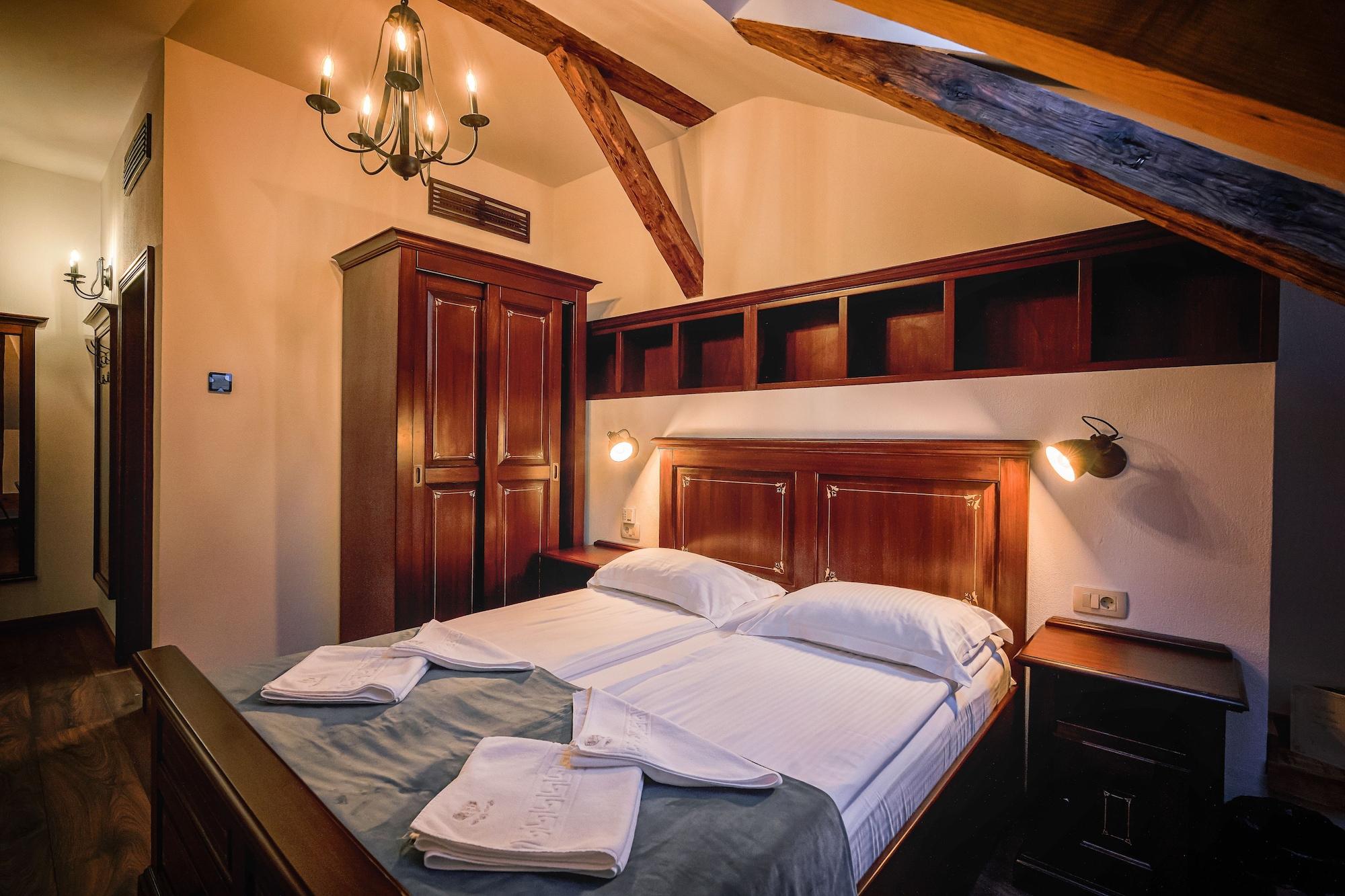 Hotel Boutique Casa Chitic -Hotel And Restaurant Str Johann Gott Nr7 Brasov Ngoại thất bức ảnh