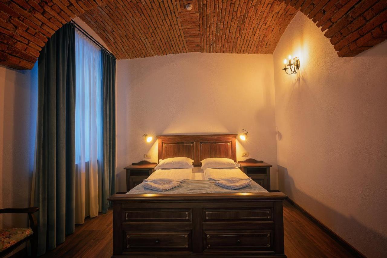 Hotel Boutique Casa Chitic -Hotel And Restaurant Str Johann Gott Nr7 Brasov Ngoại thất bức ảnh