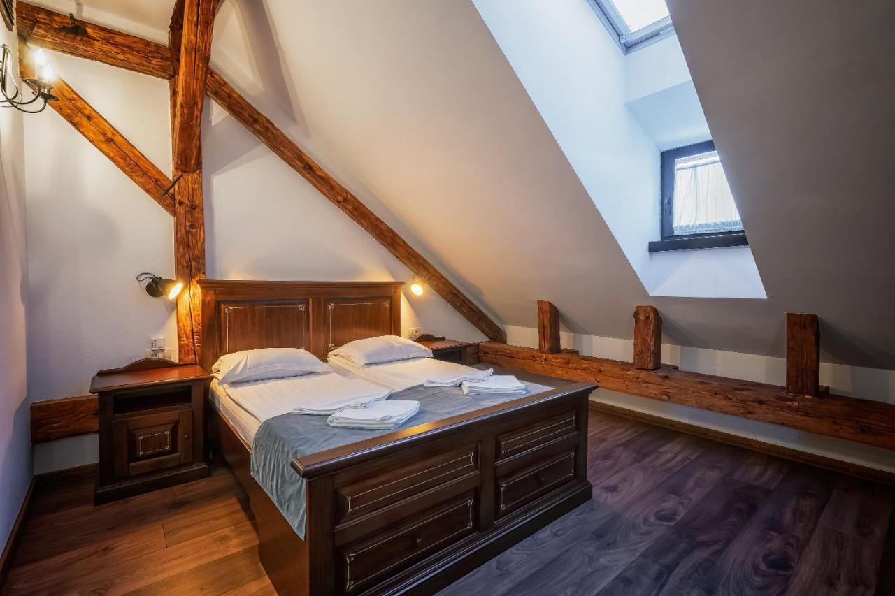 Hotel Boutique Casa Chitic -Hotel And Restaurant Str Johann Gott Nr7 Brasov Ngoại thất bức ảnh