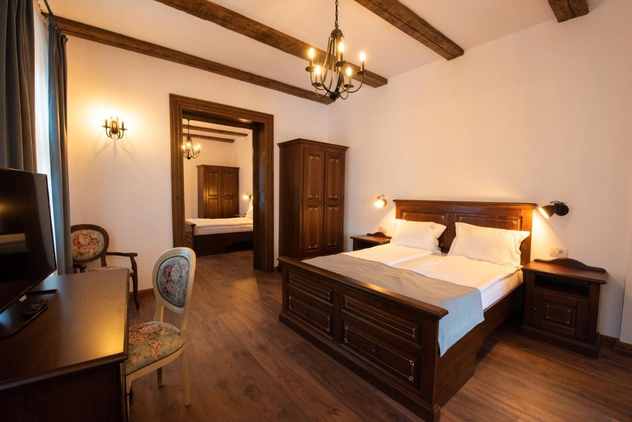 Hotel Boutique Casa Chitic -Hotel And Restaurant Str Johann Gott Nr7 Brasov Ngoại thất bức ảnh