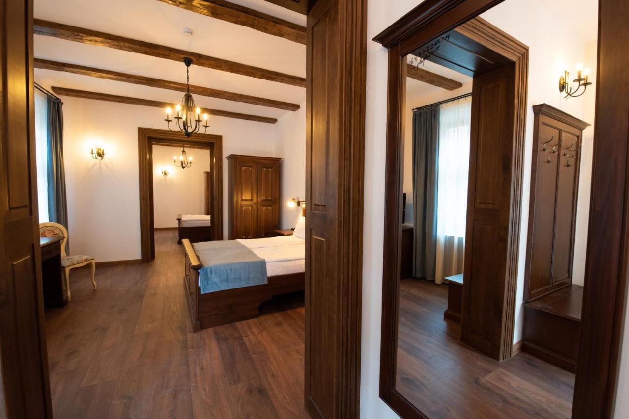 Hotel Boutique Casa Chitic -Hotel And Restaurant Str Johann Gott Nr7 Brasov Ngoại thất bức ảnh